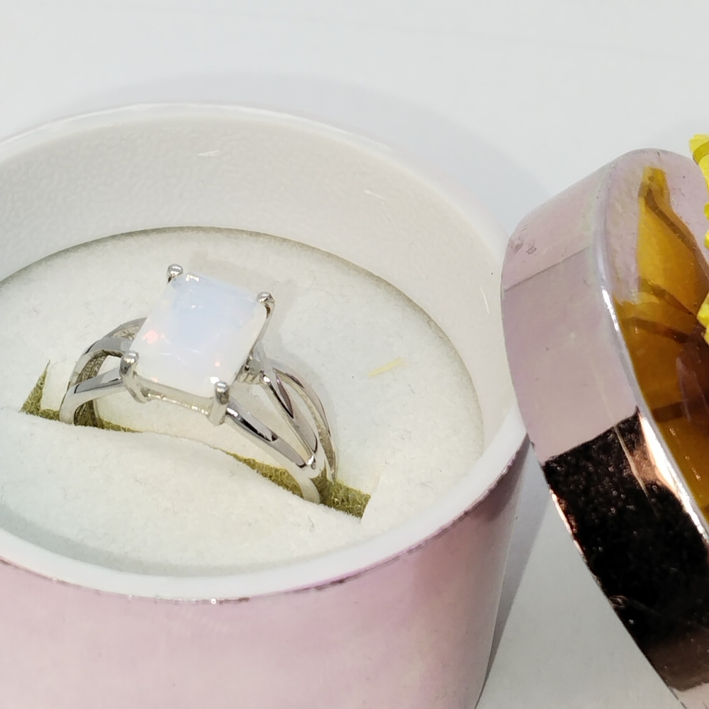 Silver Solitaire Ring With White Stone - image 6